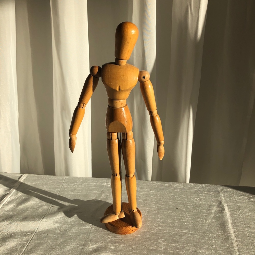 Male drawing wood manikin - mannequin